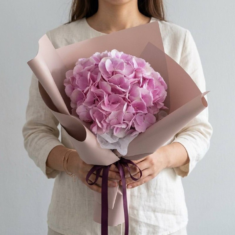 Моно-букет из розовой гортензии